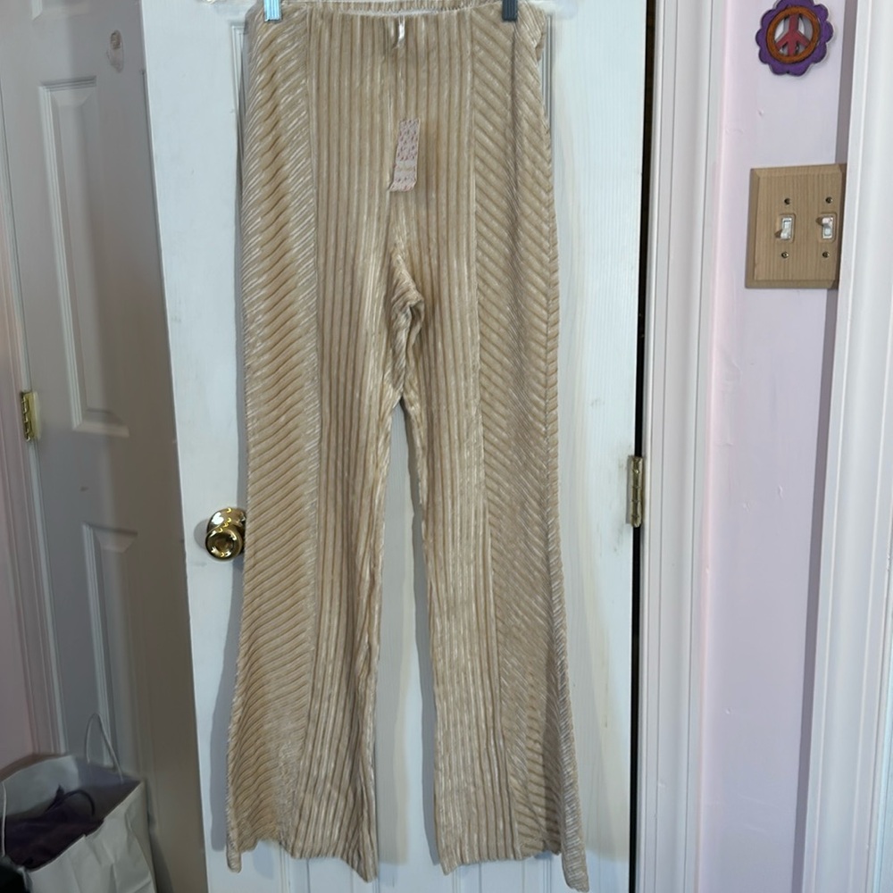 Beautiful FreePeople velvety bell bottoms . Size large